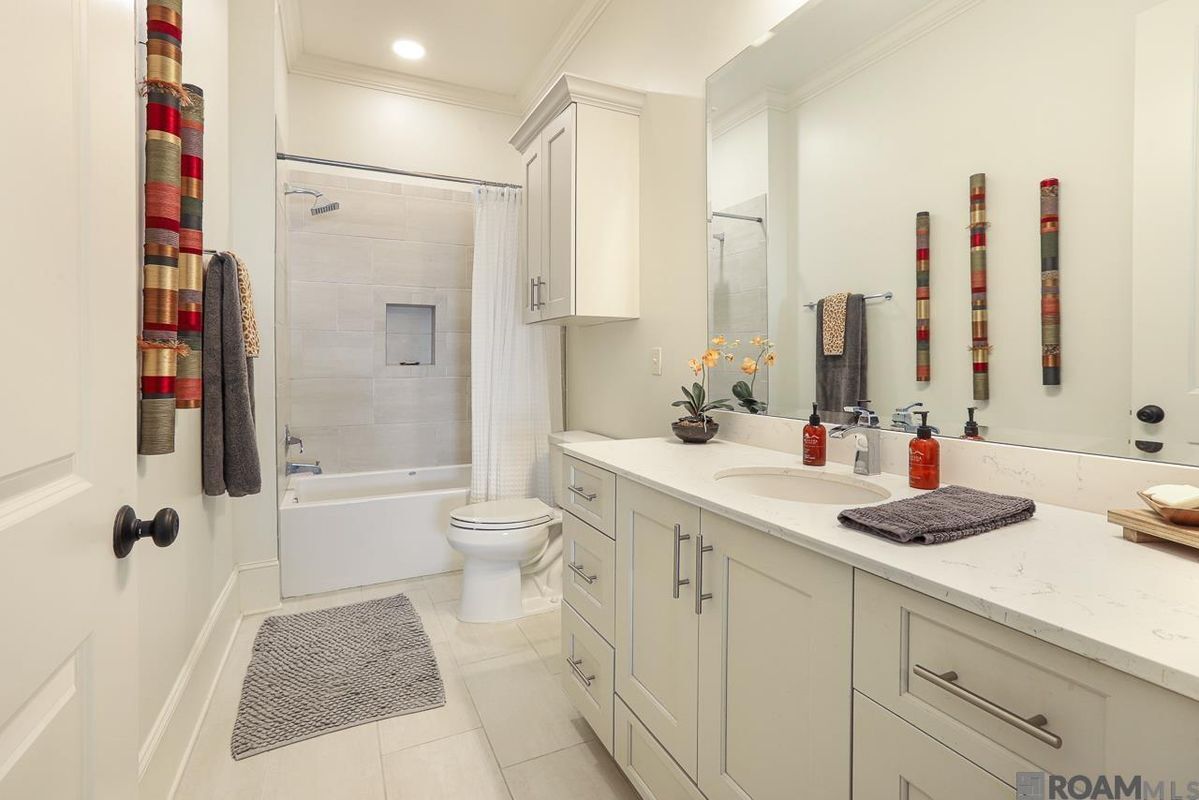 Building Photo - 8211 Village Plaza Ct