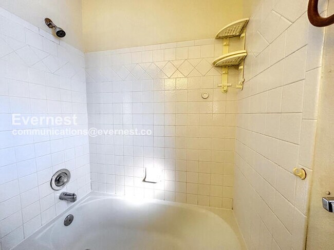 Building Photo - 615 Seawell Dr