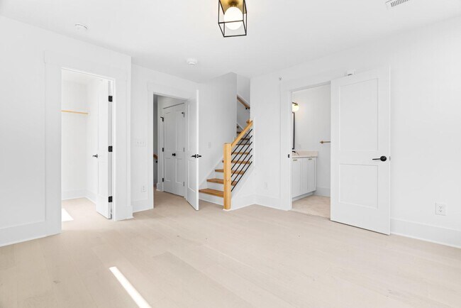 Building Photo - 10 Seawell Ave