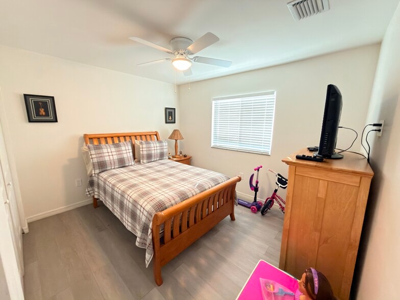 Building Photo - 7128 SW 22nd St