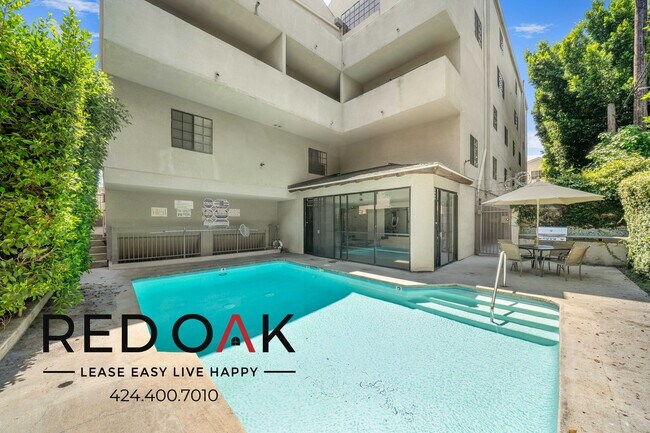 Building Photo - 4651 Cahuenga Blvd