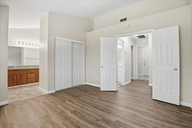 Building Photo - 604 Hovey Way