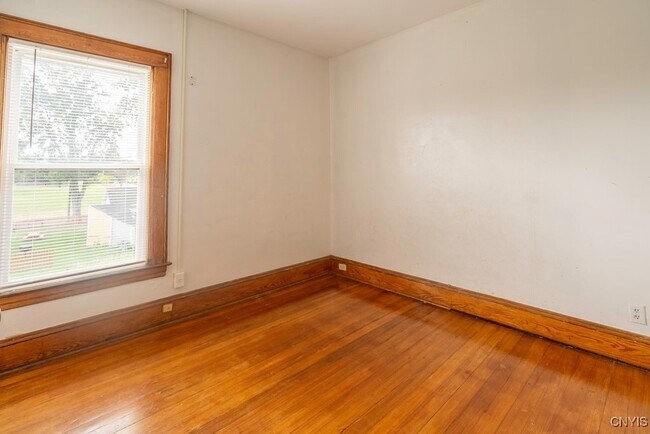 Building Photo - 244 Lincoln Ave