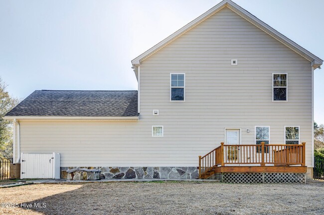 Building Photo - 402 Marsh Island Dr