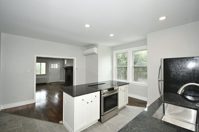 Building Photo - 7700 Francis