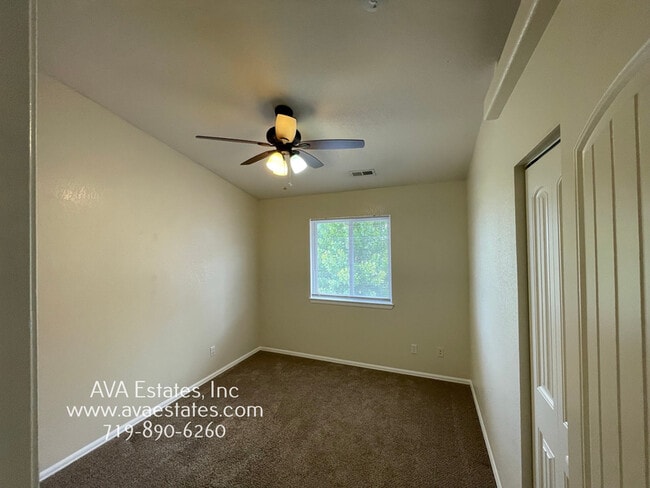 Building Photo - 717 E Laporte Dr