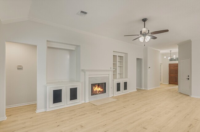 Building Photo - 71 N Queenscliff Cir