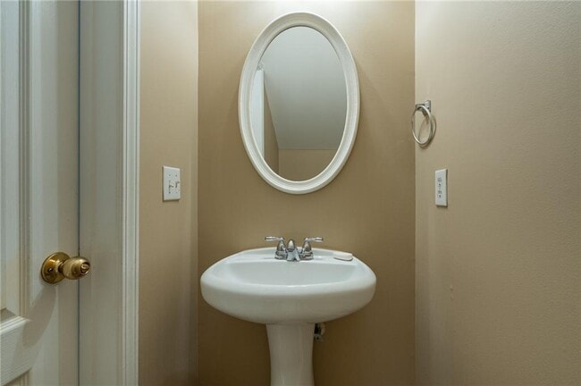 Building Photo - 32 Brookvalley Ct W