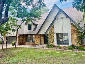 Building Photo - 7841 S Hickory Ct