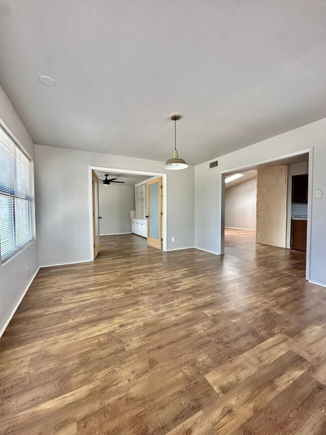 Building Photo - Now Available - 2 Bedroom 1.5 Bathroom Con...