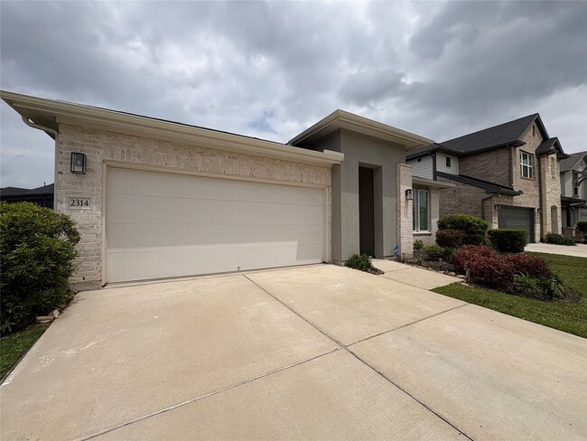 Building Photo - 2314 Cool Grns St