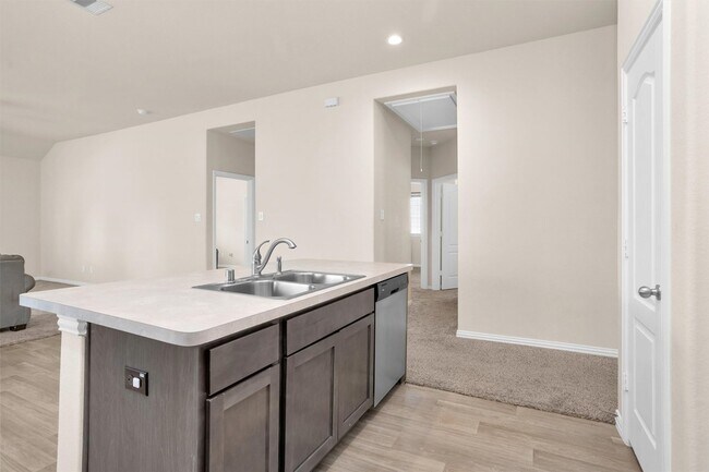 Building Photo - 223 Shoreview Dr