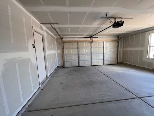 Building Photo - 2yr old 3 BR with fenced yard Rv Gate and ...