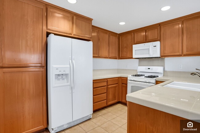 Building Photo - 1604 Northshore Dr