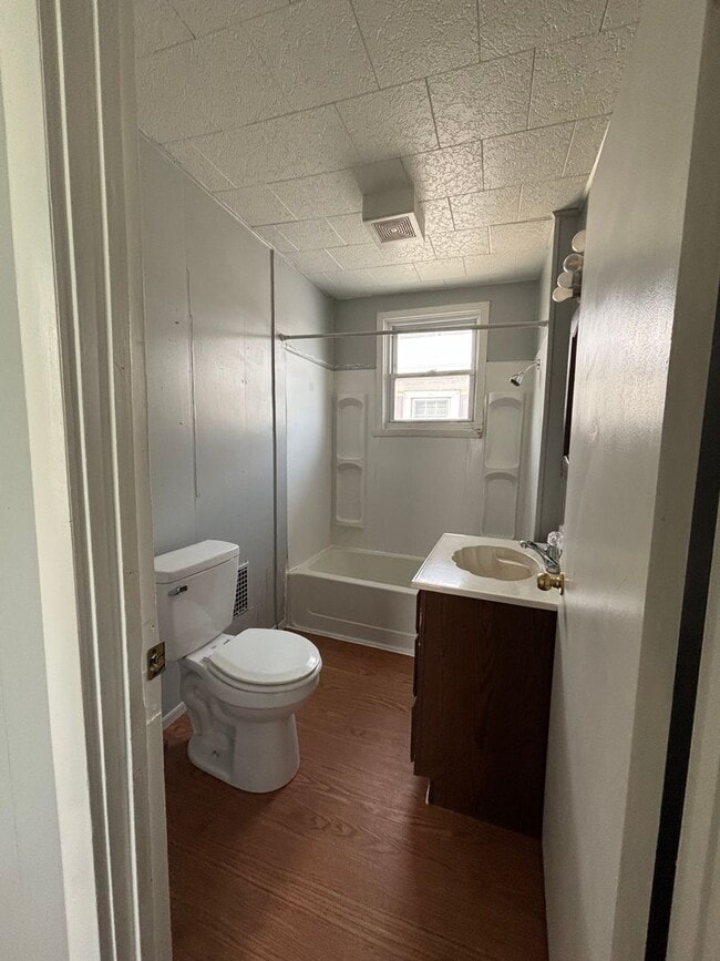 Building Photo - Super Cute 2 Bedroom 1 Bath Home