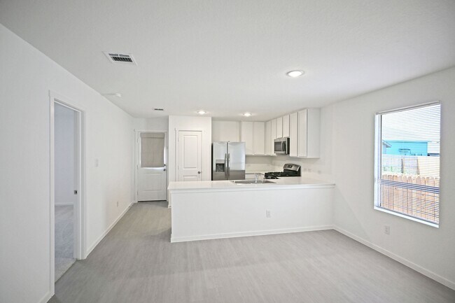Building Photo - 227 Zyra Ave