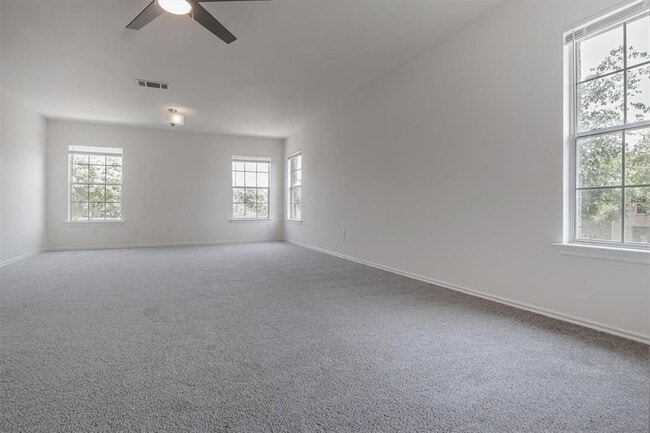 Building Photo - 1308 Devil Ridge