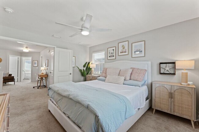 Building Photo - Resort Living | Water Sports | Golf | Mode...