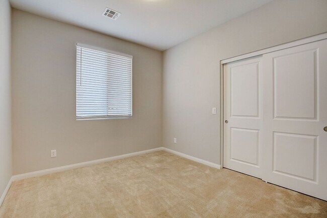 Building Photo - 10643 Enridge Ave