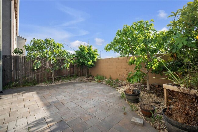 Building Photo - 8071 Weeping Willow Ln