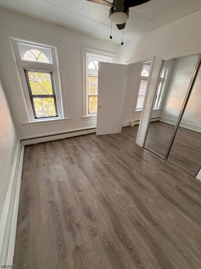 Building Photo - 60 James St