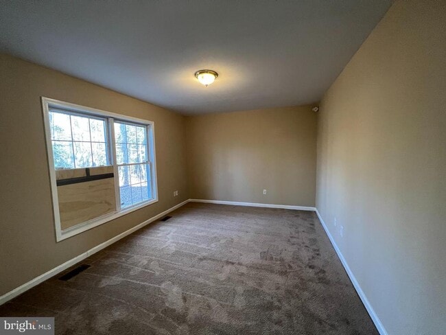 Building Photo - 21 Fort King Dr