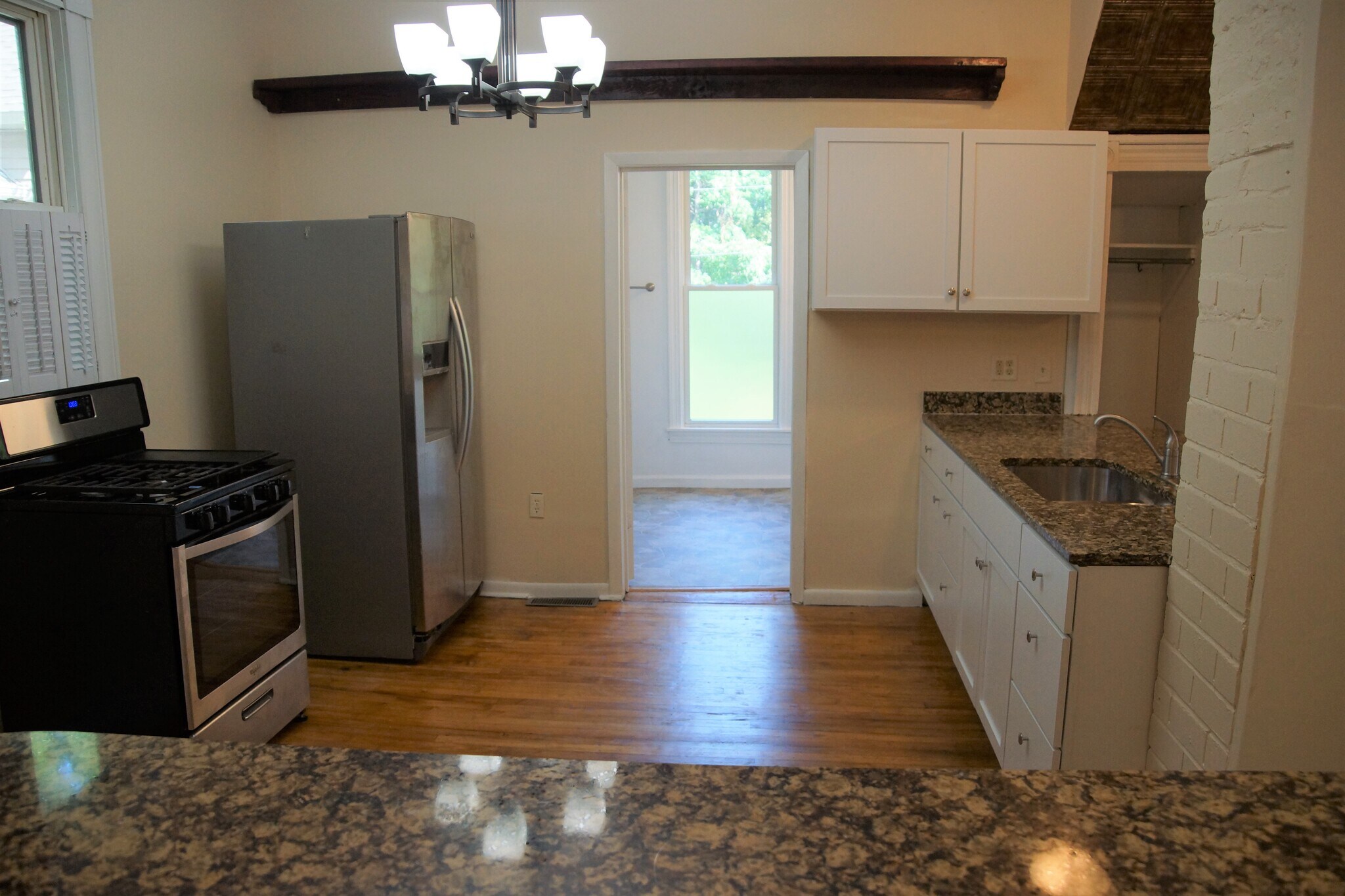 Kitchen with modern appliances. - 1020 Burns Ave