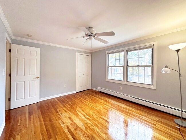 Building Photo - 245 Sunnyridge Ave