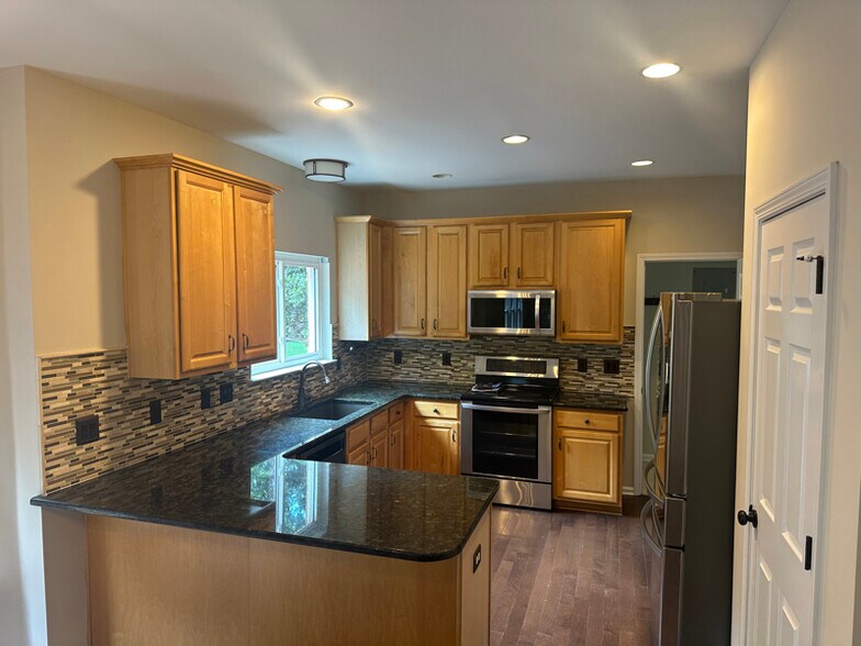Building Photo - 1152 Olde Cameron Ln