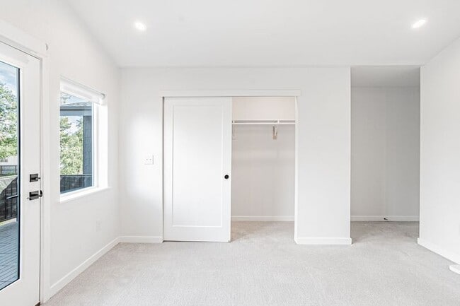 Building Photo - 1717 Ingalls St