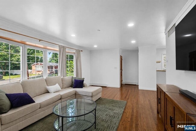 Building Photo - 26 Dapp Ct