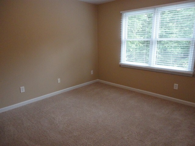 Building Photo - 623 Chesterfield Dr
