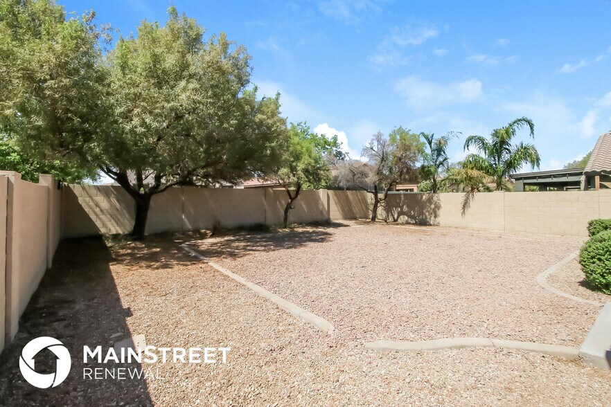 Building Photo - 44035 W Snow Dr