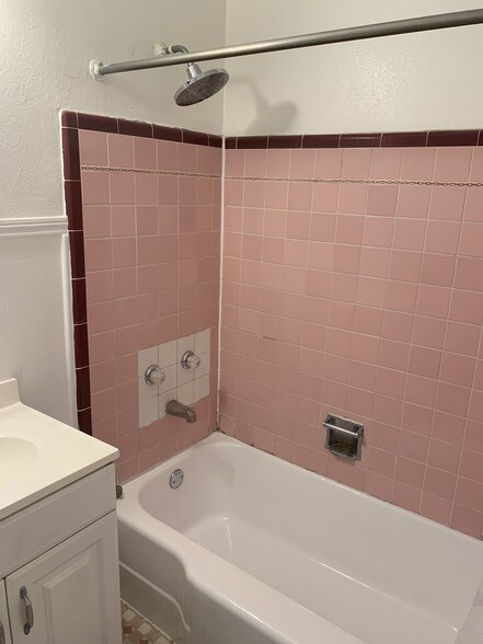 Building Photo - 125 Adams St