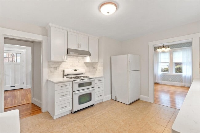 Building Photo - 76 Lynde Ave