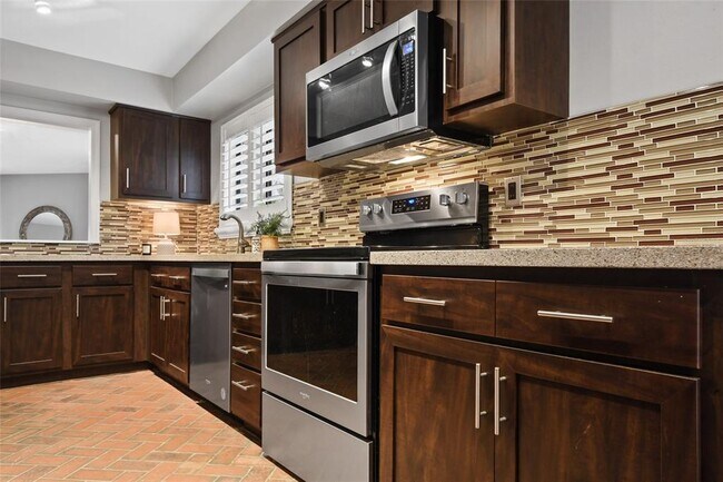 Building Photo - 1094 Azalea Ln