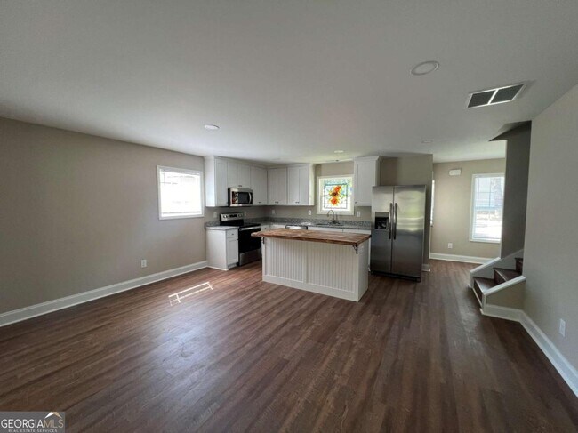 Building Photo - 5952 Moon Dr