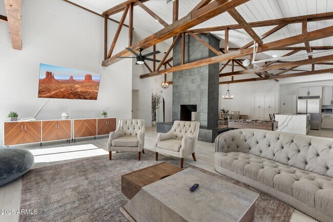 Building Photo - 1759 N Spring Cir