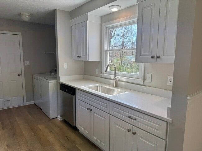 Building Photo - 226 Nottingham Rd