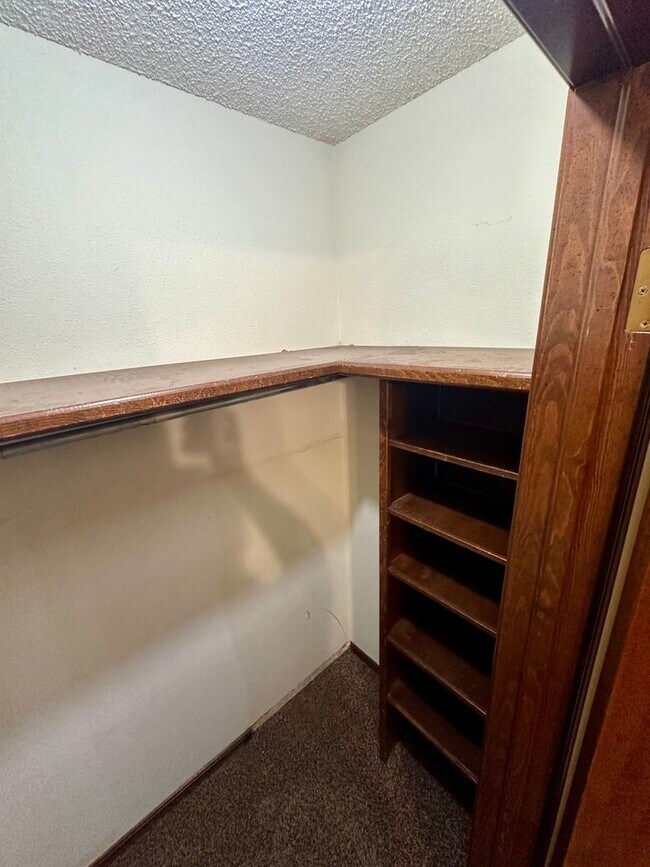 Building Photo - Immaculate major remodeled executive home ...