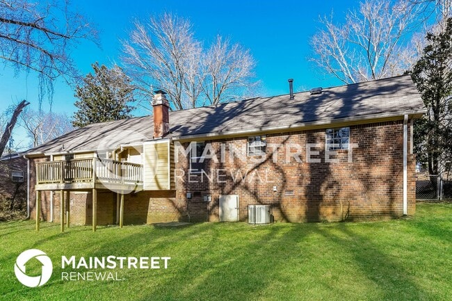 Building Photo - 4868 Zinzendorf Dr