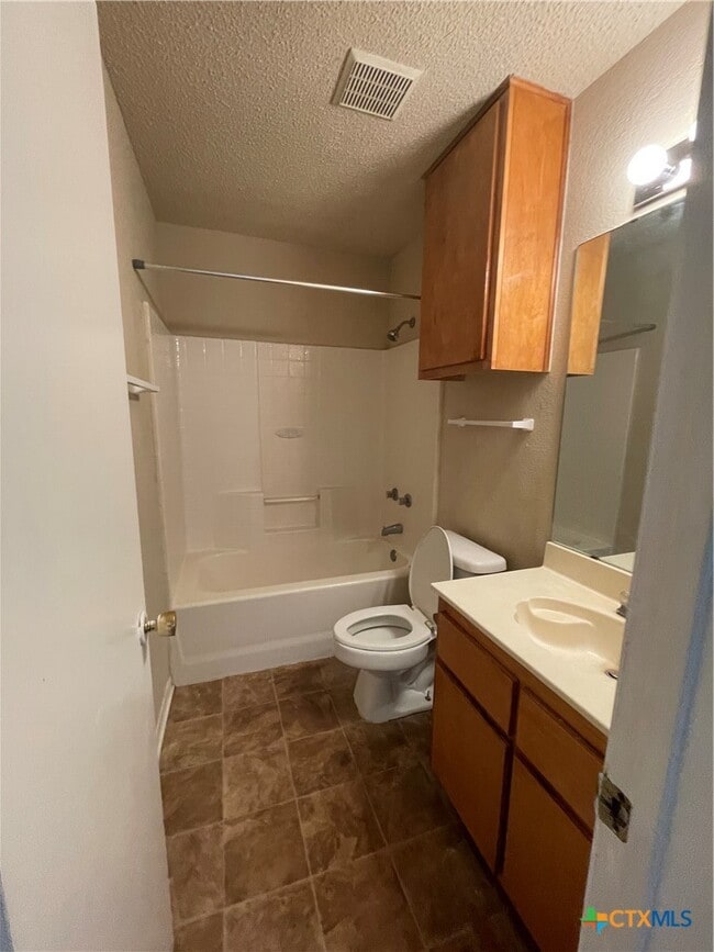 Building Photo - 104 Horseshoe Dr