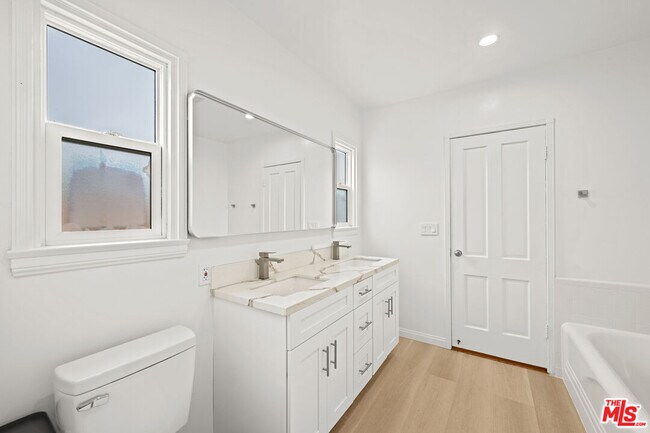 Building Photo - 3715 Homeland Dr