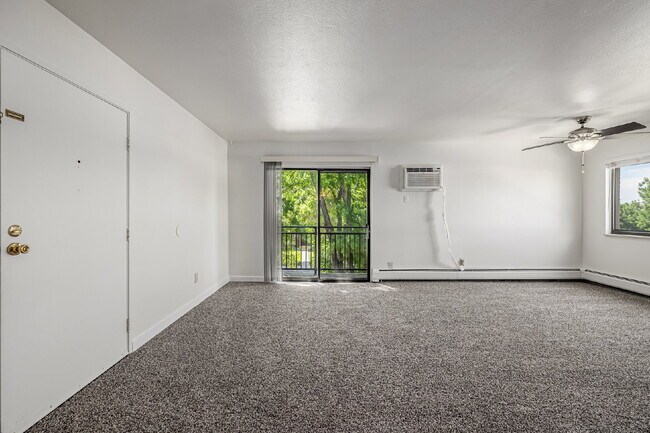 Building Photo - Freshly updated Two bed one bath for rent  New attractive price