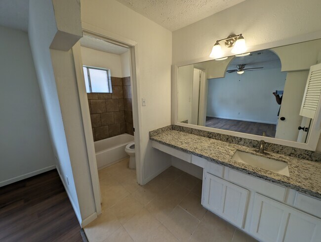Building Photo - 16311 Thistleglen Drive