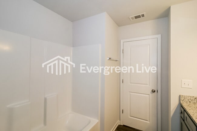 Building Photo - 108 Loblolly Ln