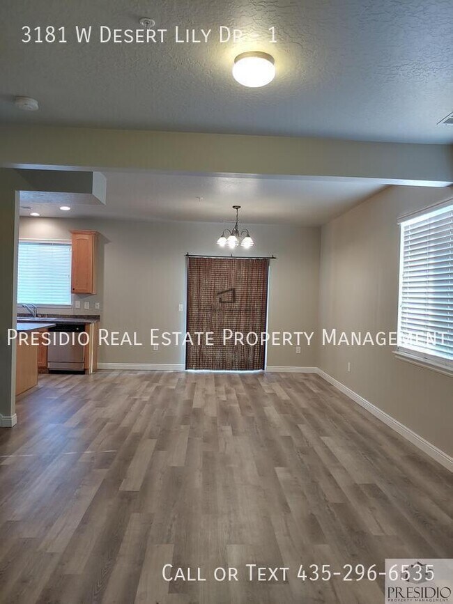 Building Photo - 3181 W Desert Lily Dr