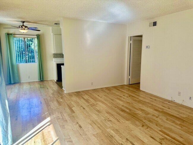 Building Photo - 4325 Dixie Canyon Ave