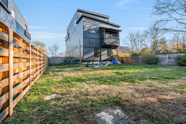 Building Photo - 1909 Hailey Ave