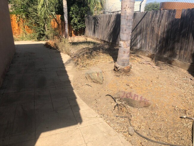 Building Photo - 4 Bedroom 2 Bath House for Rent